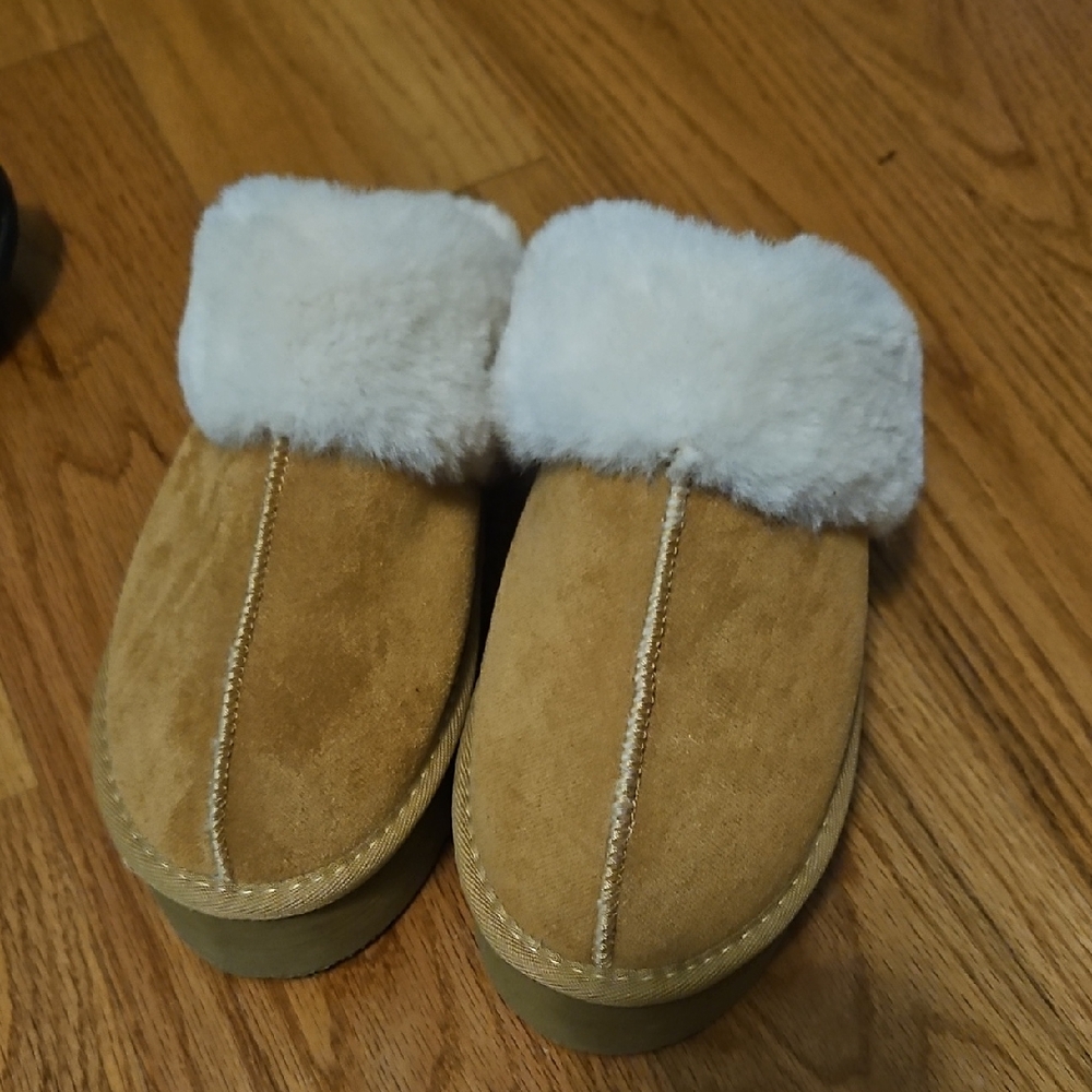 Cozy Tan and White Fur Slippers